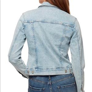 🤍💙Brand new denim jacket-light wash